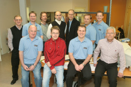 Daniel med medarbetarna på det egna företaget NewIT som bildades 2004. Pappa Reidar Blomquist längst till vänster.