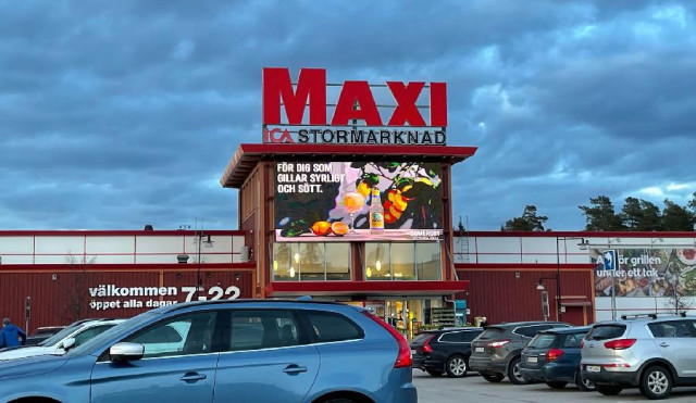 Kampanj på Gävles bästa och största reklamplats - skylten på ICA Maxi Hemlingby.